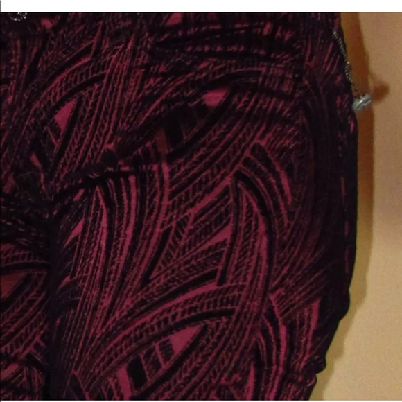 7 For All Mankind Burnt Velvet Skinny Pants Jeans Wine Red Black Size 26 New - Picture 8 of 8